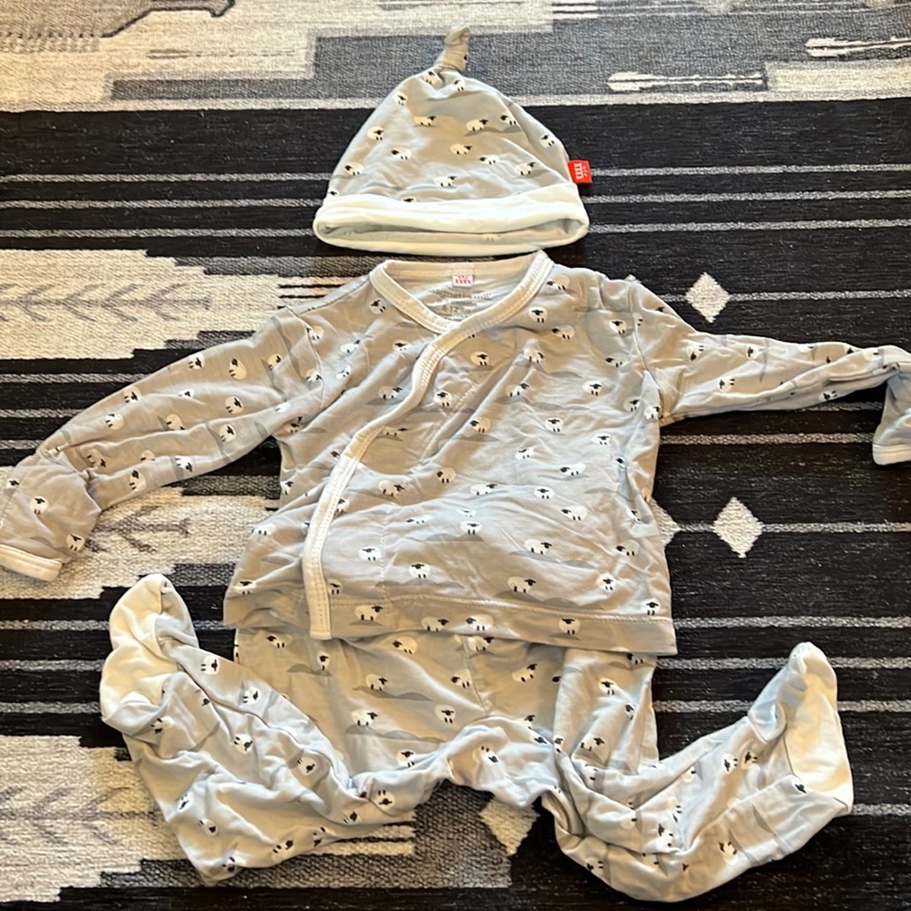 Magnetic Me Set with Hat - 0-3 Months